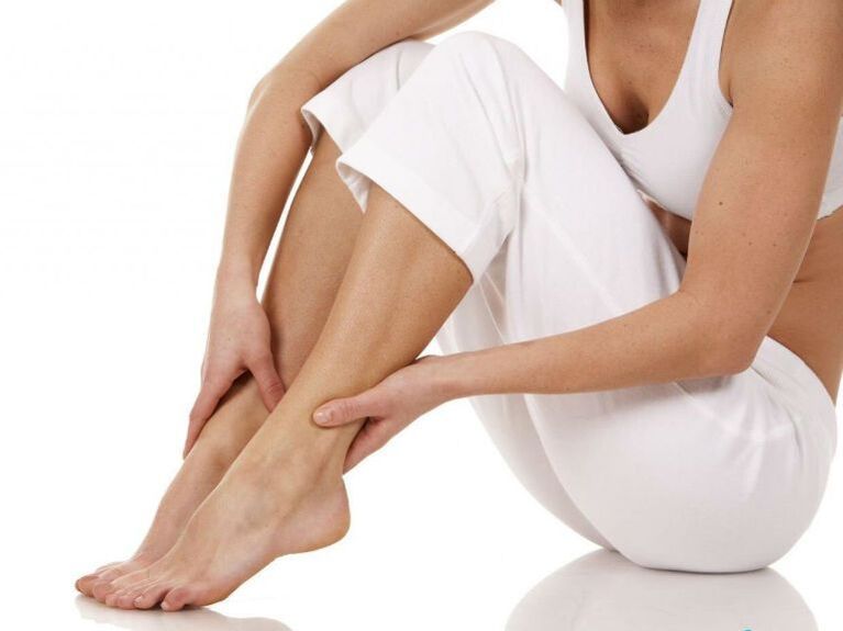 příznaky křečových žil na nohou